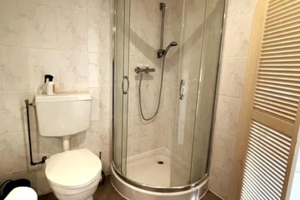 Gezellige Knusse Studio Met Bubbelbad Huizen Exterior photo