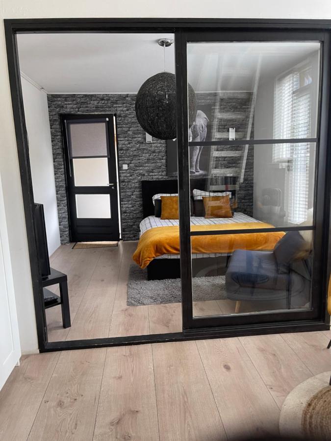 Gezellige Knusse Studio Met Bubbelbad Huizen Exterior photo
