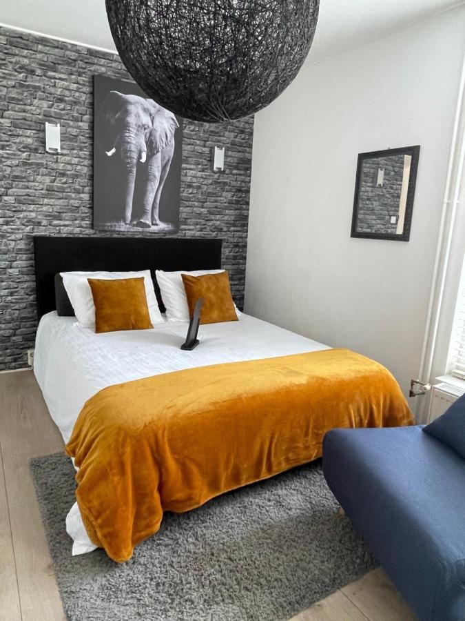 Gezellige Knusse Studio Met Bubbelbad Huizen Exterior photo