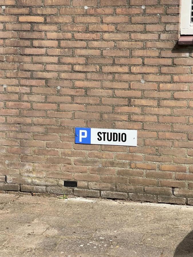 Gezellige Knusse Studio Met Bubbelbad Huizen Exterior photo